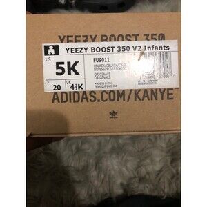 Yeezy kids size  5k Yeezy boost 350 preowned